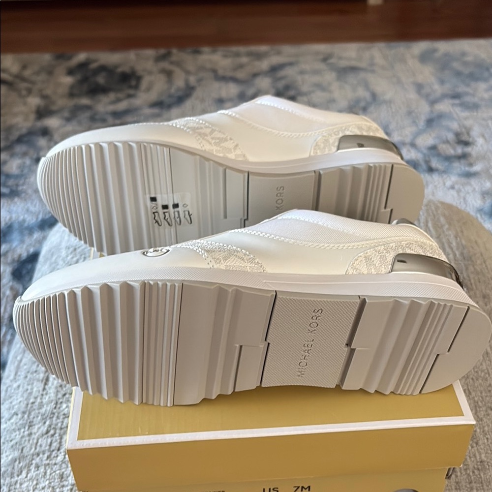 Michael Kors White Leather Sneakers with Modern Silhouette - Picture 3 of 5